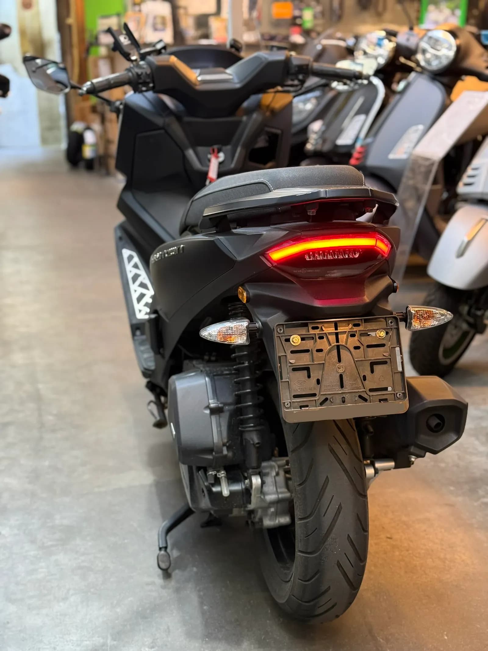 KYMCO SKY TOWN 125 – 2024  Prix : 2 299 € | Garantie 12 mois