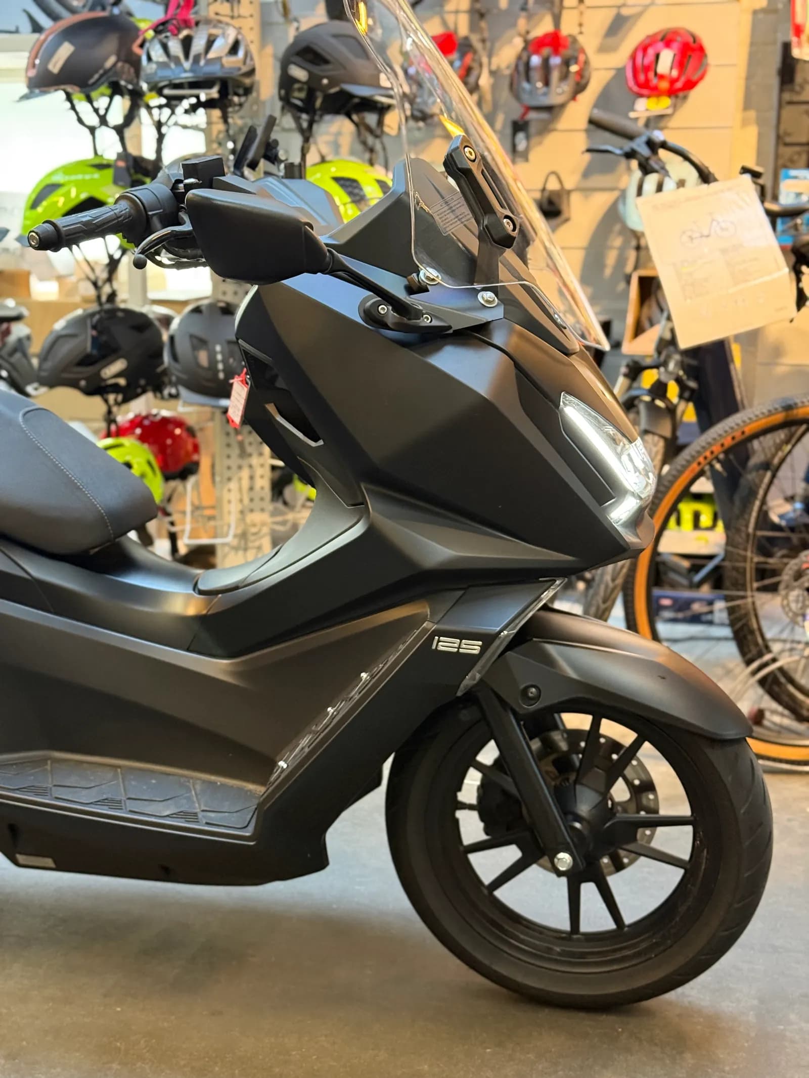 KYMCO SKY TOWN 125 – 2024  Prix : 2 299 € | Garantie 12 mois