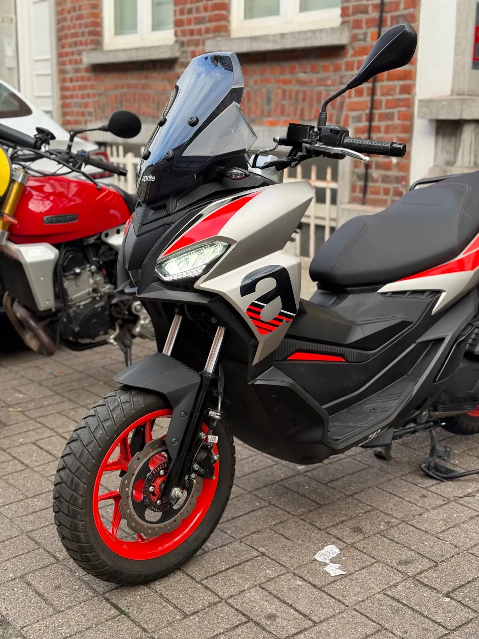 APRILIA SR GT 125 – 2025 | Prix : 2 699 € | Garantie 24 mois