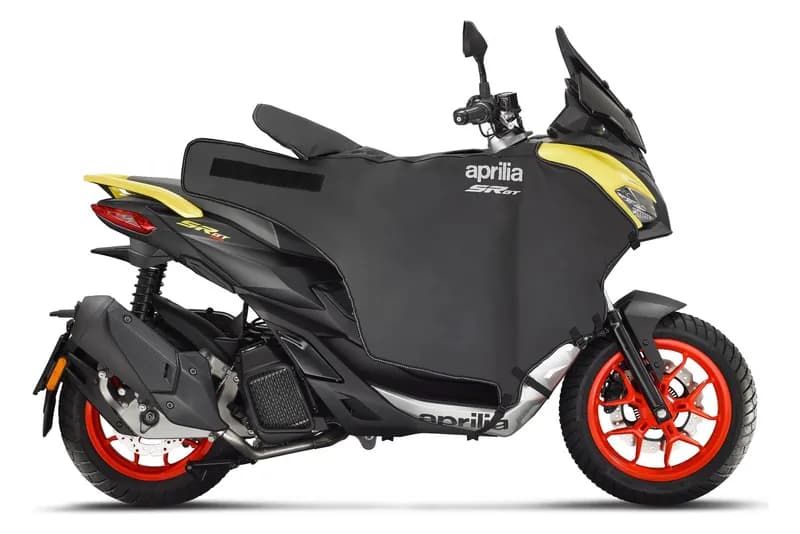 Scooter Aprilia SR GT équipé de son tablier d'hiver d'origine