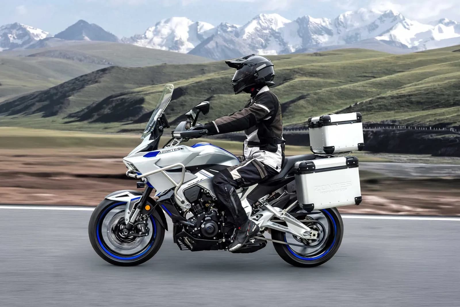 Zontes 703T, nouvelle moto sport-GT tricylindre