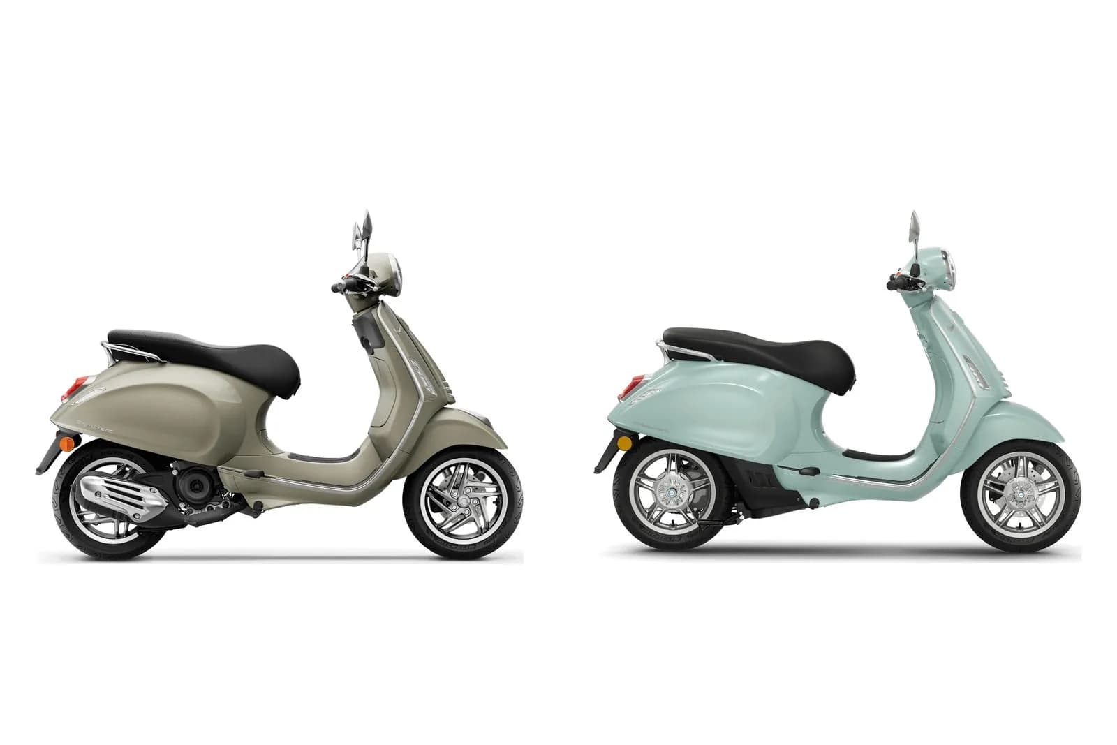 Vespa Primavera 50 à essence et Vespa Primavera Elettrica côte à côte